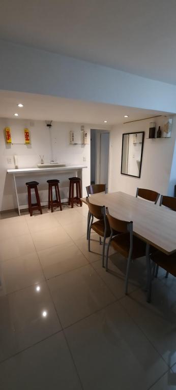 Depto céntrico de 3 habitaciones y cochera