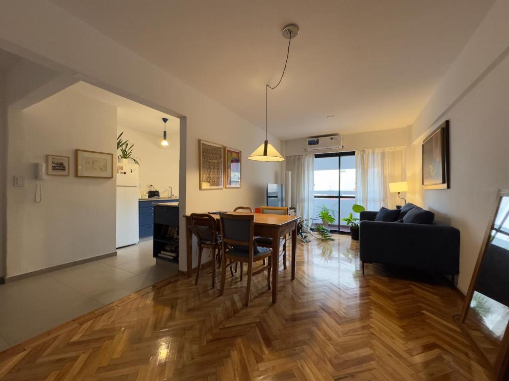 Apartment with art in Rosario river area