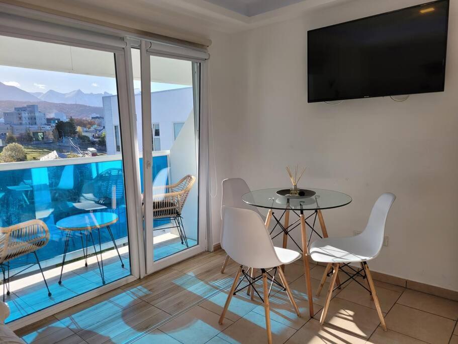 Cálido estudio con balcón y vistas a las montañas
