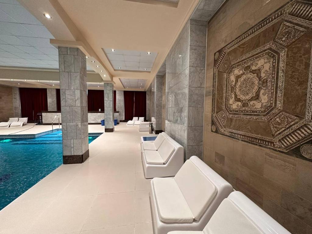Status Hotel